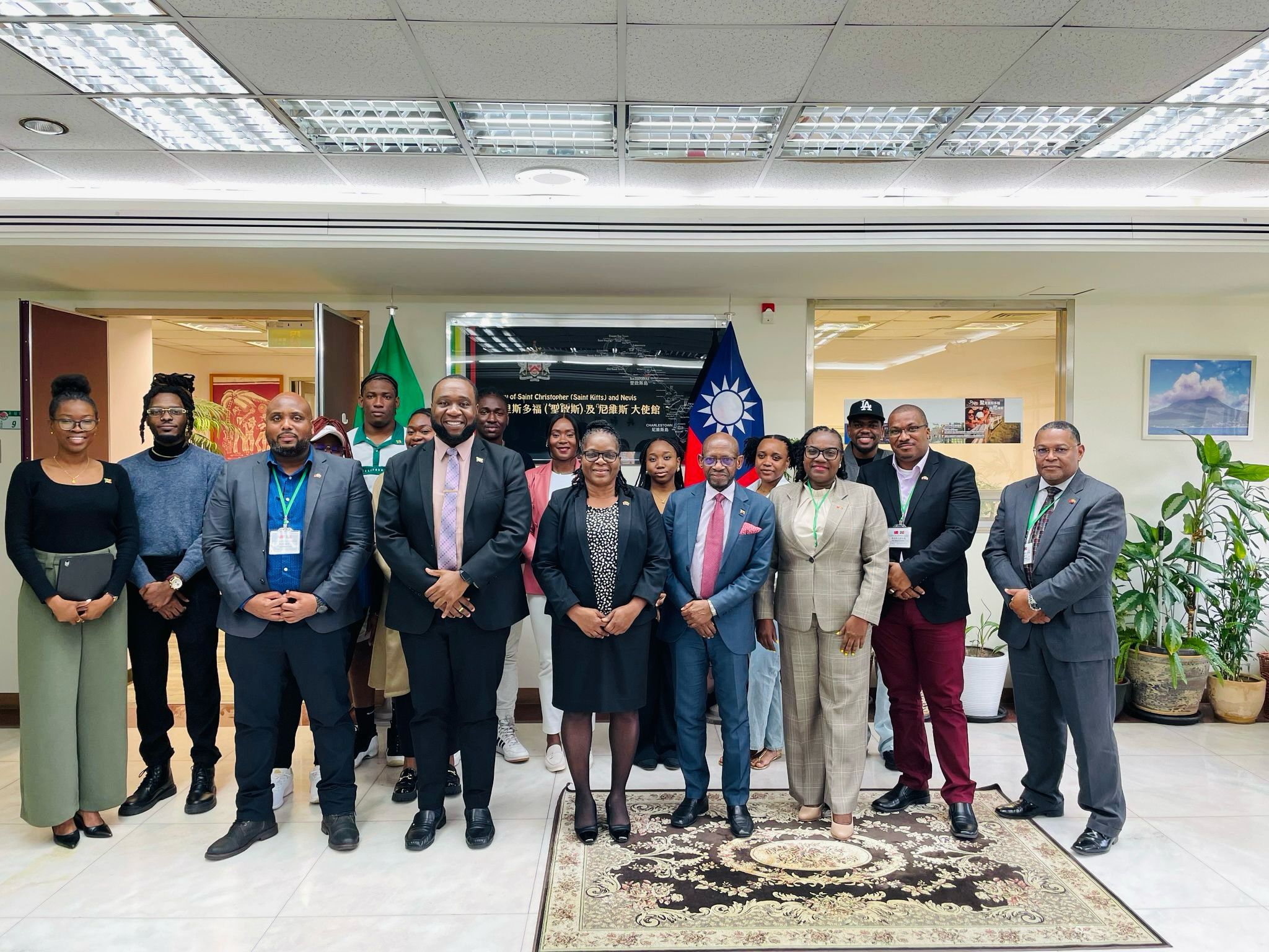 Saint Kitts and Nevis’ Delegation to Taiwan Visits the Embassy and Meets with Students